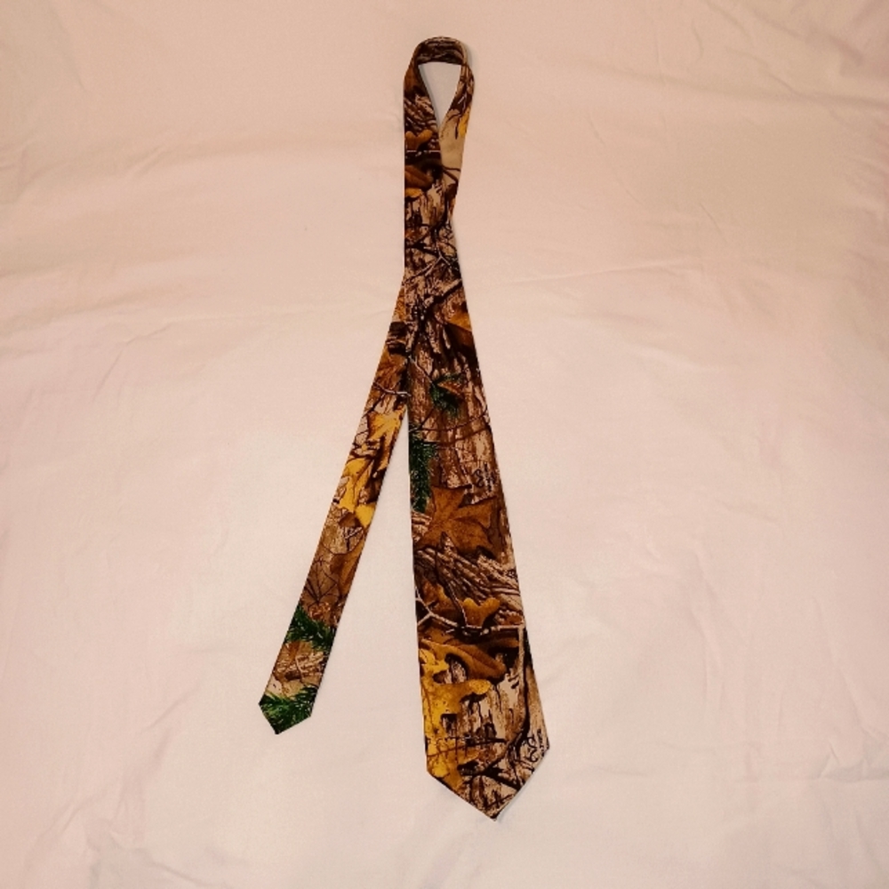Eagles Wings Realtree Neck Tie
